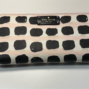 Brand new without tag Kate Spade wallet.